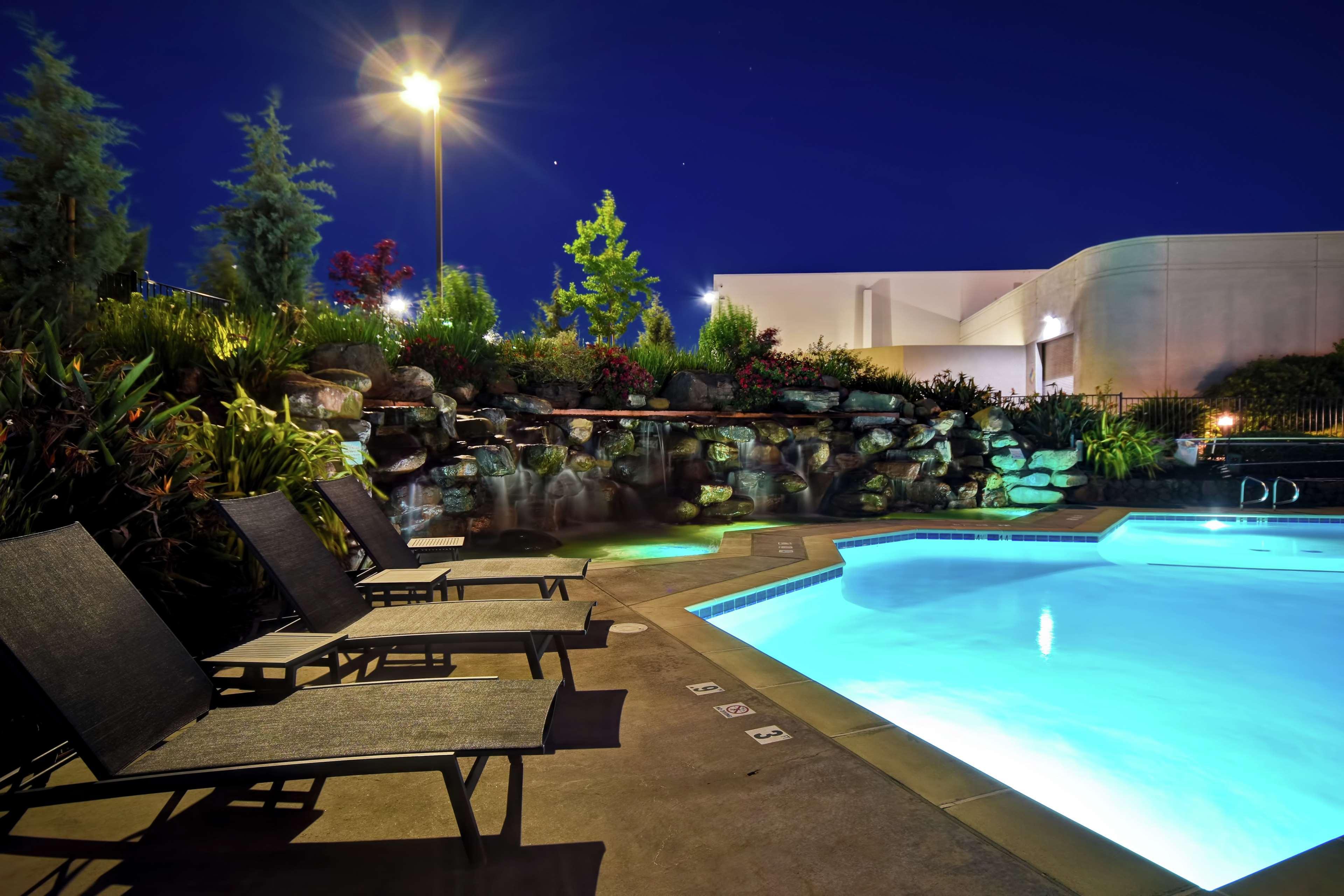 Doubletree By Hilton Pleasanton At The Club Ξενοδοχείο Εξωτερικό φωτογραφία